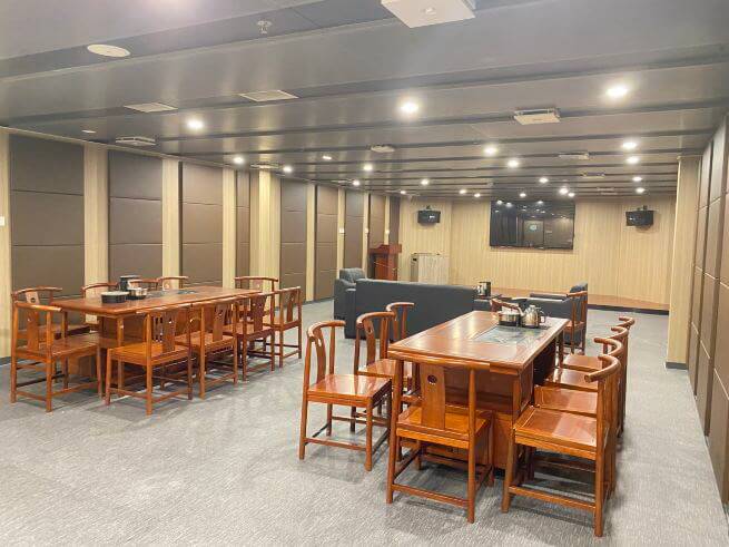 祥龙岛号头等舱休息室